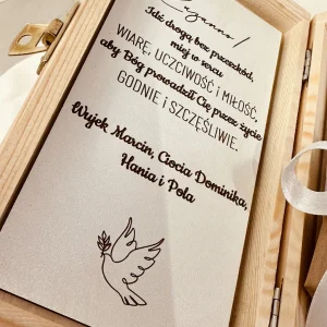 Biały środek Pudełko na prezent komunijny z personalizowanymi życzeniami rozeta