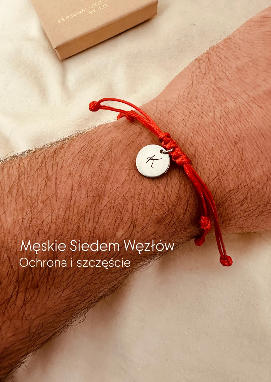 Czerwone Siedem Węzłów Męska bransoletka z inicjałem – Ochrona i Szczęście