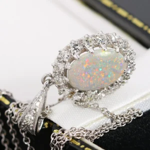 Złota zawieszka z pięknym opalem 1.21ct i diamentami 0.46ct biale złoto